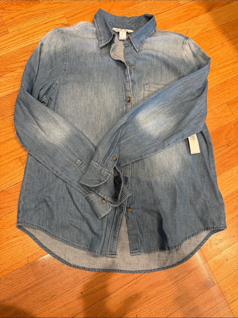Old Navy Light Blue Denim Button-Down Women's Shirt
